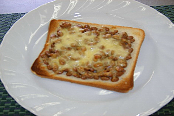 『健康レシピ（納豆チーズトースト』の画像